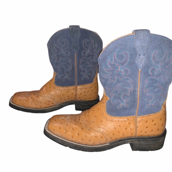 Ariat Shoes - 1-day SALE🤩 Ariat Ranch Baby Ostrich Print Boots